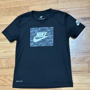 Nike- Boys Dri Fit T Shirt Black Size 7 Short Sleeves 100% Polyester